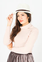 Load image into Gallery viewer, หมวกถักไหมพรม ทรงปานามาคาดหนัง - knitted wool Fedora Hat
