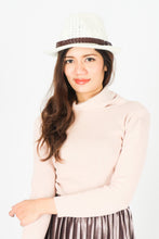 Load image into Gallery viewer, หมวกถักไหมพรม ทรงปานามาคาดหนัง - knitted wool Fedora Hat