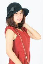 Load image into Gallery viewer, หมวกสานปีกสั้น - Cloche Hat With Satin Bow