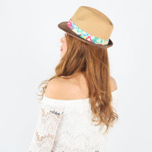 Load image into Gallery viewer, หมวกสานปานามาปีกสั้นแถบลาย - Two Tone Summer Hat with Floral Band