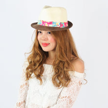 Load image into Gallery viewer, หมวกสานปานามาปีกสั้นแถบลาย - Two Tone Summer Hat with Floral Band