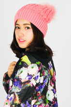 Load image into Gallery viewer, หมวกไหมพรมทรงบีนนี่แต่งปอม - Fleece Lined Cable Knitted Pom Pom Beanie Hat