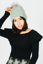 Load image into Gallery viewer, หมวกไหมพรมทรงบีนนี่แต่งปอม - Fleece Lined Cable Knitted Pom Pom Beanie Hat