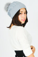 Load image into Gallery viewer, หมวกไหมพรมทรงบีนนี่แต่งปอม - Fleece Lined Cable Knitted Pom Pom Beanie Hat
