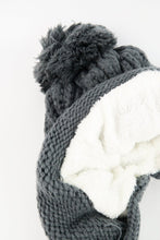 Load image into Gallery viewer, หมวกไหมพรมแต่งลูกตุ้ม บุขนหนาด้านใน - Winter Fleece Lining Beanie Hat with Pom