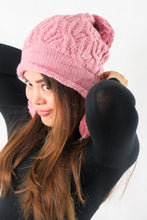 Load image into Gallery viewer, หมวกไหมพรมแต่งลูกตุ้ม บุขนหนาด้านใน - Winter Fleece Lining Beanie Hat with Pom