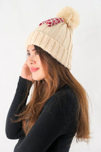 Load image into Gallery viewer, หมวกไหมพรมทรงบีนนี่แต่งปอมโบว์แดง - Winter Black Pom Pom Knit Beanie Hats With Red Bow