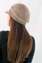 Load image into Gallery viewer, หมวกไหมพรมถักขนกระต่าย บุขนด้านใน  - Fleece Lining Winter Rabbit Hair Kintted Cap with Visor