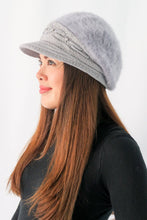 Load image into Gallery viewer, หมวกไหมพรมถักขนกระต่าย บุขนด้านใน  - Fleece Lining Winter Rabbit Hair Kintted Cap with Visor