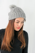Load image into Gallery viewer, หมวกไหมพรมแต่งปอม บุขนหนาด้านใน - Winter Fleece Lining Beanie Hat with Pom
