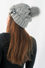 Load image into Gallery viewer, หมวกไหมพรมแต่งปอม บุขนหนาด้านใน - Winter Fleece Lining Beanie Hat with Pom